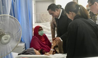 นายกรัฐมนตรีล่องใต้ให้กำลังใจผู้บาดเจ็บเหยื่อระเบิดมูโนะ อย่ากังวลค่ารักษา รัฐบาลดูแลเต็มที่