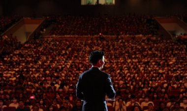 ธรรมศาสตร์ แทบแตก "พิธา"ปลุกนศ.กล้าคิดใหญ่ ฝันใหญ่ โลกต้องการคนรุ่นใหม่