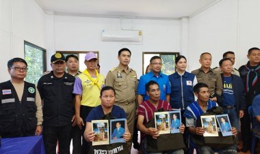 มอบสิ่งของพระราชทานแก่ชาวแม่ตอละผู้ประสบภัยน้ำป่าซัดบ้านพังยับ 83 ครัวเรือน