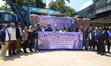 รมว.ท่องเที่ยวฯนำคณะลงพื้นที่เยี่ยมให้กำลังใจ-มอบวัสดุก่อสร้างซับน้ำตาเหยื่อโกดังระเบิดมูโนะ