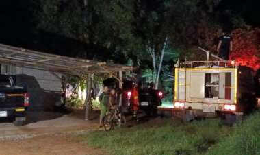 ยายสุดช็อค!แวะเยี่ยมญาติแค่อึดใจ ไฟฟ้าลัดวงจรเพลิงลุกไม้บ้านวอดครึ่งหลัง