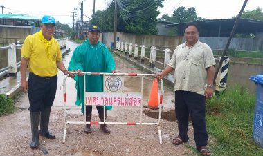 ฝนถล่มแม่สอดน้ำกัดเซาะซัดคอสะพานชุมชนสองแคว 2 ทรุด-นายกเสริฐ แจงชาวบ้านจะแก้ไขให้ทันใจ