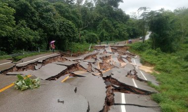 ตากอ่วม!ฝนถล่ม ดินสไลด์ ปิดเส้นทาง สาย 105 (ตาก-แม่ฮ่องสอน) ถนนทรุด 3 จุด