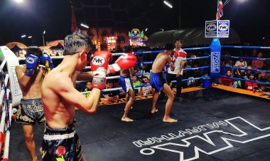 พิจิตรจัดชกมวยหมู่ปิดตาสุดแปลกแหวกแนวสนุกเฮฮาในงานแข่งเรือ