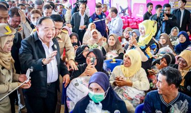 "บิ๊กป้อม"ล่องใต้เยี่ยมให้กำลังใจเหยื่อโกดังเก็บดอกไม้ไฟระเบิดมูโนะ ขอบคุณน้ำใจคนไทยบริจากทะลุกว่า 23 ล้าน