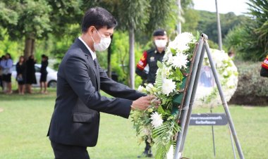 ผู้ว่าฯศรีสะเกษร่วมพิธีวางพวงมาลาถวายสักการะพระรูปพระองค์เจ้ารพีพัฒนศักดิ์เนื่องในงานวันรพี