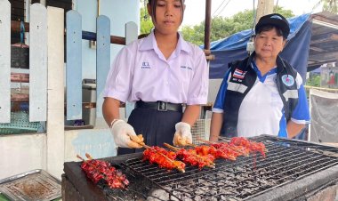 แห่ชื่นชม!นร.หญิงม.4ยอดกตัญญูขายไก่ย่างหาเงินดูแลแม่ป่วยติดเตียง-ส่งน้องเรียนชั้นอนุบาล