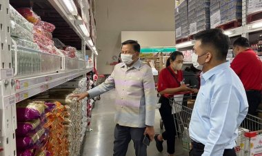 พาณิชย์พิจิตรคุมเข้มราคาข้าวสาร-ข้าวถุง วอนผู้ประกอบการสต็อกเก่ายังมีอยู่ขอให้ขายราคาเดิม