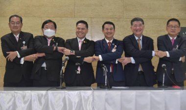 กวาดเพิ่มอีก 10 เสียง"เพื่อไทย" คุย "ชาติไทยพัฒนา" ร่วมรัฐบาลชื่นมื่น ย้ำเดินสายสลายขั้วการเมือง