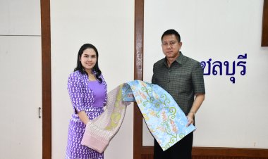 ชลบุรีคัดเลือกผ้าไทยเข้าร่วมการประกวดผ้าลายพระราชทาน "ผ้าลายดอกรักราชกัญญา"