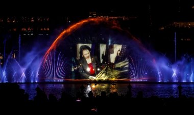 สุดอลังการ!งานแสดงม่านน้ำ “แม่แห่งแผ่นดิน ผู้ทรงพระมหากรุณาธิคุณ” ที่อุทยานเบญจสิริ