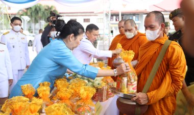 พสกนิกรสมุทรปราการพร้อมใจทำบุญตักบาตรถวายเป็นพระราชกุศลสมเด็จพระพันปีหลวง