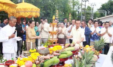 รพ.ลืออำนาจ ประกอบพิธีมงคลยกเสาเอกเสาโทศูนย์ฟอกไต อาคารสังฆประชาพัฒน์