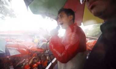 "พิธา"ฝ่าสายฝนลุยหาเสียงช่วย""พงศธร"เลือกตั้งซ่อมระยอง เหน็บพรรคอื่นมีลุงไม่เหลือเรา