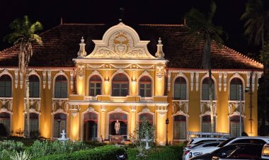 นนท.ผิดหวังอดเข้าชมตึกเจ้าพระยาอภัยภูเบศรปิดบริการอ้างน้ำรั่วเข้าเมนไฟฟ้าไม่สมทุ่มงบกว่า 28 ล้านบูรณะ