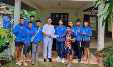 นายอำเภอสบเมย มอบเงินสนับสนุนทัพนักกีฬามวยไทยและมวยสากล@วูซู ลุกศึก"กาญจนบุรีเกมส์ "