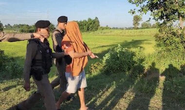 ตำรวจคุมตัวคนร้ายฆ่าหนุ่มขอนแก่นทิ้งศพในไร่อ้อย ผู้ต้องหาอ้างคนตายดูถูกจึงแค้นสะสมมานาน