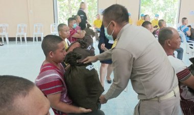 ราชวิทยาลัยจุฬาภรณ์ เชิญสิ่งของพระราชทานสมเด็จพระเจ้าน้องนางเธอ เจ้าฟ้าจุฬาภรณวลัยลักษณ์ 500 ชุดมอบผู้ประสบภัยน้ำท่วมสบเมย