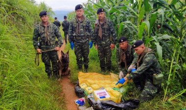 กกล.ผาเมือง ลาดตระเวนแนวชายแดนสกัดจับกุมแก๊งขนยา ยึดเฮโรอีน-ยาบ้า 2.2 แสนเม็ด