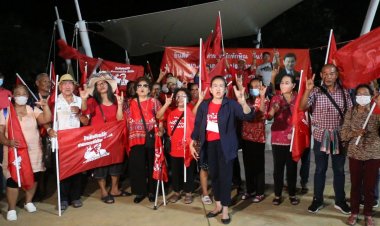 กองทัพเสื้อแดงเดินทางออกจากขอนแก่นมุ่งหน้าดอนเมืองต้อนรับ"ทักษิณ"กลับมาตุภูมิ (ชมคลิป)