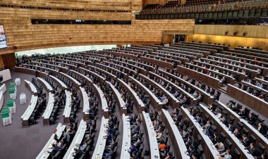 ร้าวหนัก! ปชป.แตกยับ 16 เสียงหักมติพรรค โหวต 'เศรษฐา' นั่งนายกรัฐมนตรี