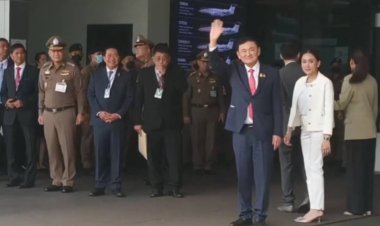 อดีตนายกฯทักษิณ กลับแผ่นดินเกิดในรอบ 17 ปี ก้มกราบพระบรมฉายาลักษณ์