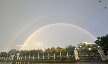 ฮือฮา!รุ้งกินน้ำขึ้น 2 วง หน้าตึกไทยคู่ฟ้า หลัง “เศรษฐา”เป็นนายกฯ คนที่ 30