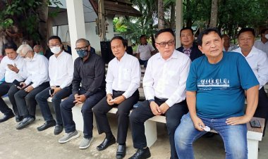 “นายกเสริฐ” นักการเมืองท้องถิ่น ร่วมงาน ฌาปณกิจศพ “คุณพ่อปลัดโกศล พยัคฆ์ชนม์”