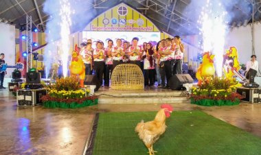 นักท่องเที่ยวทั้งชาวไทยและชาวมาเลเซีย เช็คอิน ชิม ช้อป ของดีเมืองเบตงในงานไก่เบตง