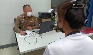 หญิงสาวโร่แจ้งความตำรวจกบินทร์บุรีจับกุมหนุ่มทาสยาบ้าหื่นย่องแอบถ่ายคลิปขณะอาบน้ำ