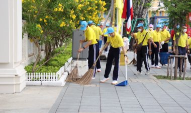 กรมกิจการพลเรือนทหารเรือนำมจิตอาสา “เราทำความ ดี ด้วยหัวใจ" เก็บขยะในแม่น้ำเจ้าพระยา”