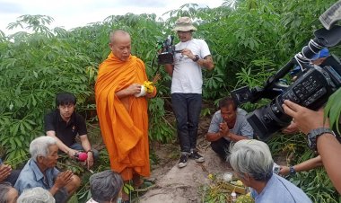 ญาติรอรับศพอย่างสุดเศร้า- จนท.เร่งแกะรอยติดตามจับกุมคนร้ายฆ่าโหดเผาร่างหมกป่า