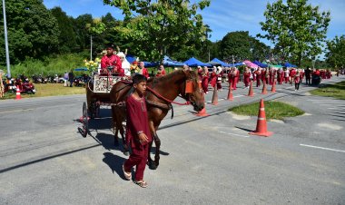 สวยงามตระการตา!พาเหรดวัฒนธรรมประเพณีเจาะไอร้องสะท้อนอัตตลักษณ์พื้นถิ่นชายแดนใต้
