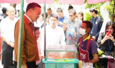 นายกฯเศรษฐาลงพื้นที่เดินตลาดเมืองไทยภัทรย่านสุทธิสารรับฟังปัญหาค่าครองชีพประชาชน