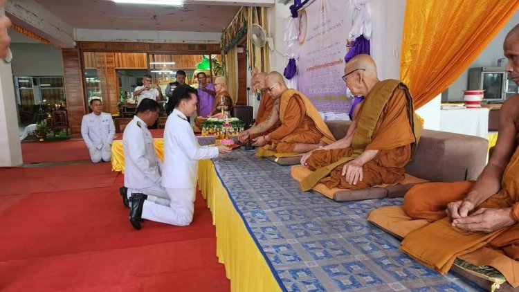 หม่อมราชวงศ์นิวัติ กัลยาณวงศ์ นัดดาฯ ประธานถวายโคมประทีป พระนามาภิไธย ส.ธ