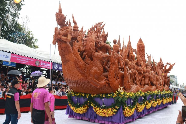 อบจ.อำนาจเจริญร่วมสืบสานงานประเพณีแห่เทียนพรรษา"อุบลราชธานี"