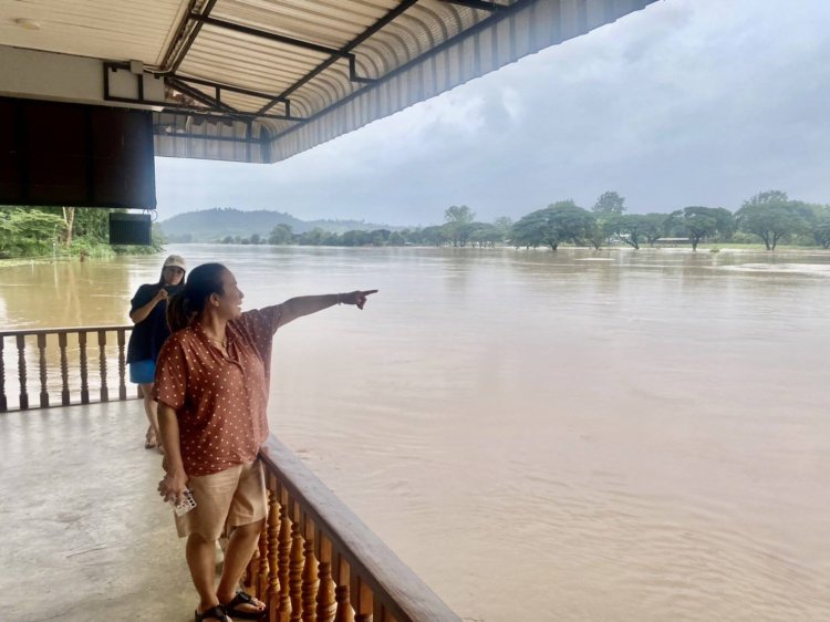 ฝนตกหนักแม่น้ำยมเพิ่มระดับเอ่อล้นตลิ่งท่วมท่า 23 วังแก้ว"พ่อเลี้ยงคำ"