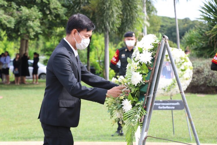 ผู้ว่าฯศรีสะเกษร่วมพิธีวางพวงมาลาถวายสักการะพระรูปพระองค์เจ้ารพีพัฒนศักดิ์เนื่องในงานวันรพี