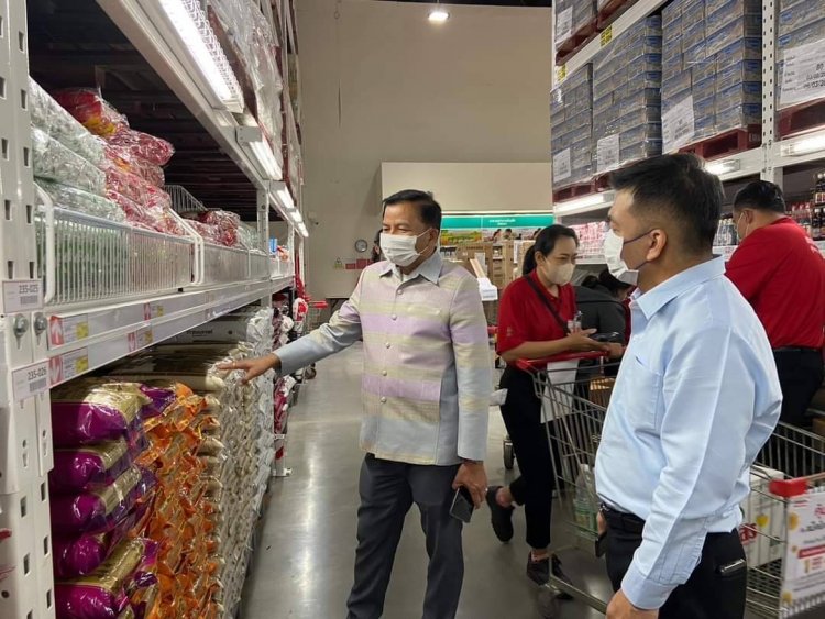 พาณิชย์พิจิตรคุมเข้มราคาข้าวสาร-ข้าวถุง วอนผู้ประกอบการสต็อกเก่ายังมีอยู่ขอให้ขายราคาเดิม