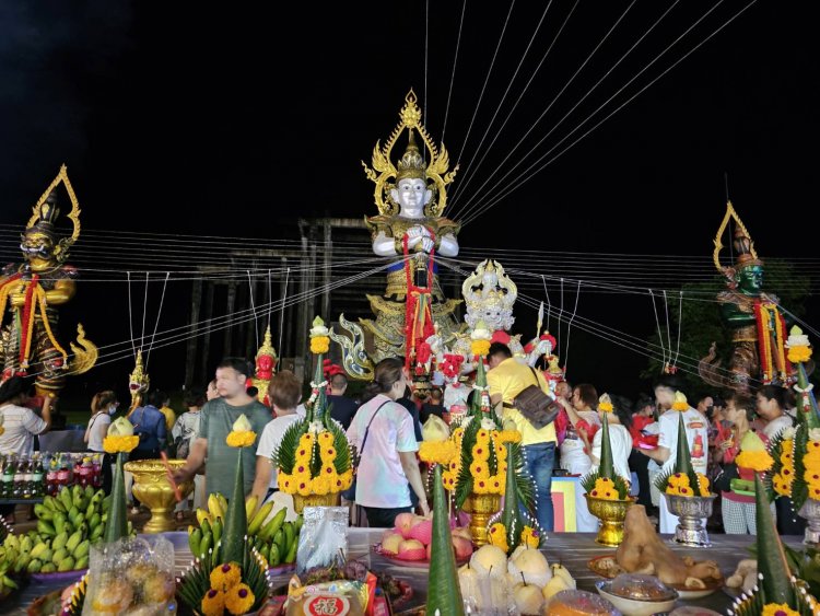 สายบุญสายมูทั่วสารทิศแห่ร่วมพิธีบวงสรวงใหญ่ 4 ปู่ท้าวเวชสุวรรณ วัดเกาะพันซาโพธิยาลัย ขอโชคลาภ