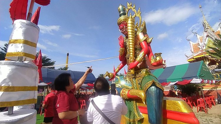 ฮือฮา!เลขเด็ดโผล่ที่มือท้าวเวสสุวรรณ!!ชัดแจ่มงานบวงสรวงเปิดเนตรท้าวเวสสุวรรณปรางค์ประธานทรัพย์วัดทุ่งนา