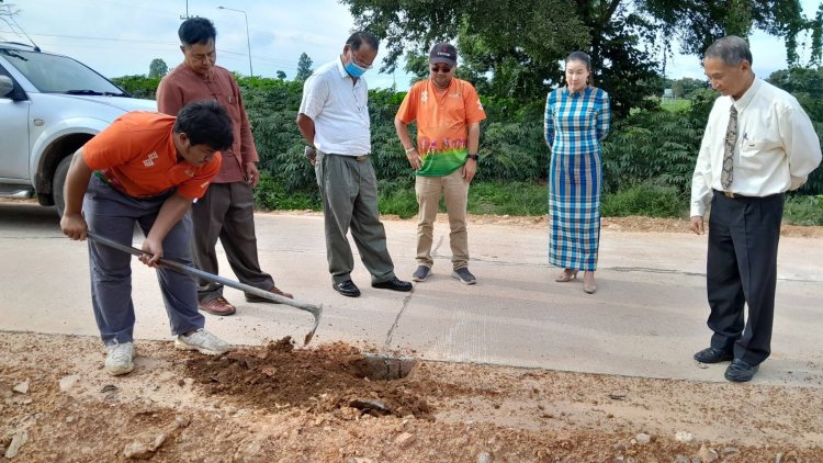 ธรรมาภิบาลจังหวัดชัยภูมิลงที่พื้นตรวจเยี่ยมสอดส่องโครงการก่อสร้างถนน คสล.ตามโครงการ