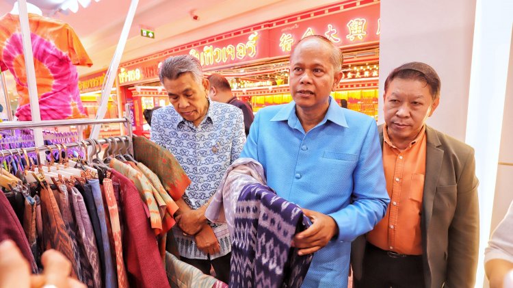 ปทุมฯชวน ช็อป ชม ชิม สินค้า OTOP สินค้าเด่น ผลิตภัณฑ์ชุมชน ณ ศูนย์การค้าฟิวเจอร์พาร์ค (ชมคลิป)