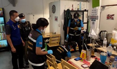 ตร.ขอนแก่นบุกจับร้านขายน้ำกระท่อม ผสมยาแก้ไอ เปิด 24 ชม. ลูกค้านั่งซดเมาเต็มร้าน