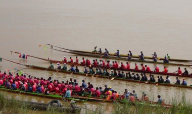 เทศบาลตำบลชะโนดเมืองมุกดาหารระเบิดศึกแข่งเรือประเพณีชิงเงินรางวัลกว่า 5 หมื่นบาท
