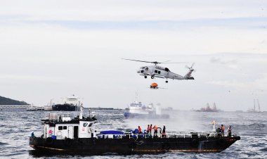 กองทัพเรือระดมกำลังพล-ยุทโธปกรณ์ เร่งขจัดคราบน้ำมันรั่วลงทะเล-ผู้ว่าฯชลบุรียืนยันแหล่งท่องเที่ยวไม่ได้รับผลกระทบแน่นอน