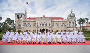 ครม.เศรษฐา 1 ถ่ายรูปหมู่หน้าตึกไทยคู่ฟ้า หลังเข้าเฝ้าฯ ถวายสัตย์ปฏิญาณ