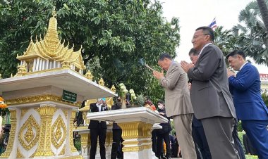 'เศรษฐา' นำทีมรองนายกฯ สักการะสิ่งศักดิ์สิทธิ์ประจำทำเนียบรัฐบาล ก่อนถกครม.นัดพิเศษ