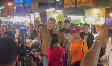 ตลาดขอนแก่นแทบแตก!"เศรษฐา"เซอร์ไพร์สลุยตลาดโต้รุ่งแฟนคลับแห่ต้อนรับอบอุ่น