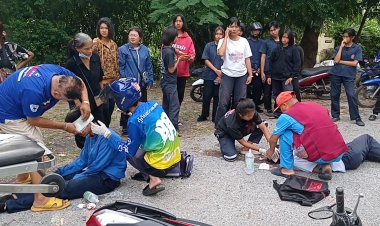 รอดตายหวิดหวิด!รถกระบะพุ่งชนจยย.แซงซ้ายไม่พ้น นักเรียนบาดเจ็บ 2 ราย